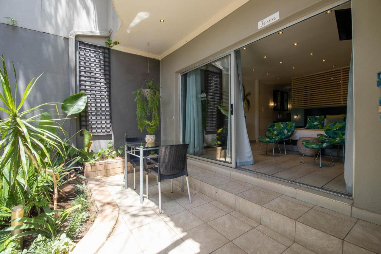 Club Cocomo Hartbeespoort Esterno foto